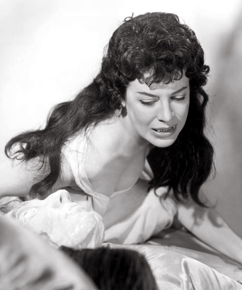 actor Valerie Gaunt large photo