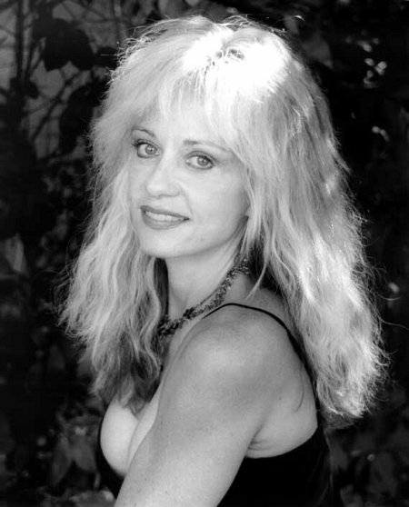 actor Linnea Quigley large photo