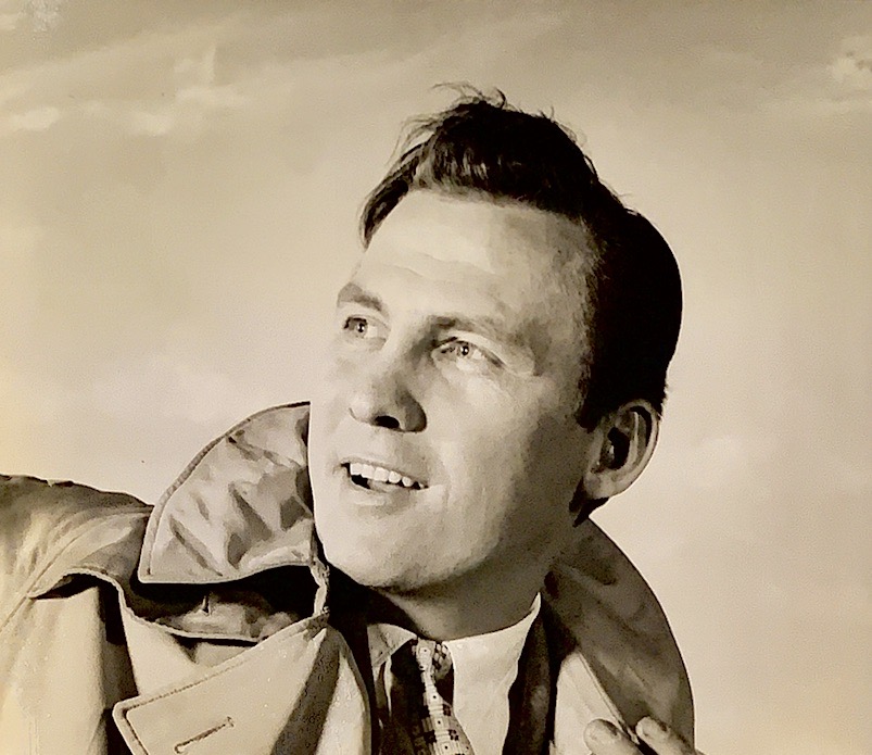 actor Richard Cowgill large photo