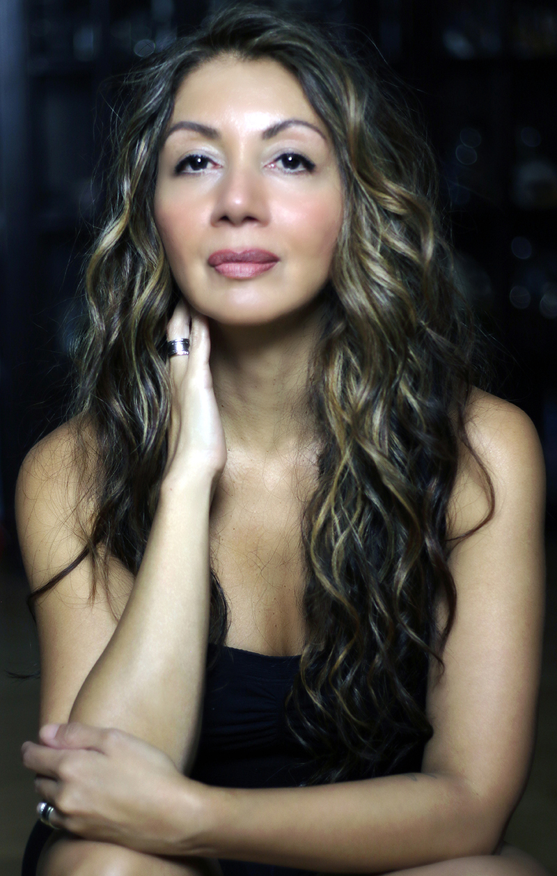 actor Kaaren de Zilva large photo