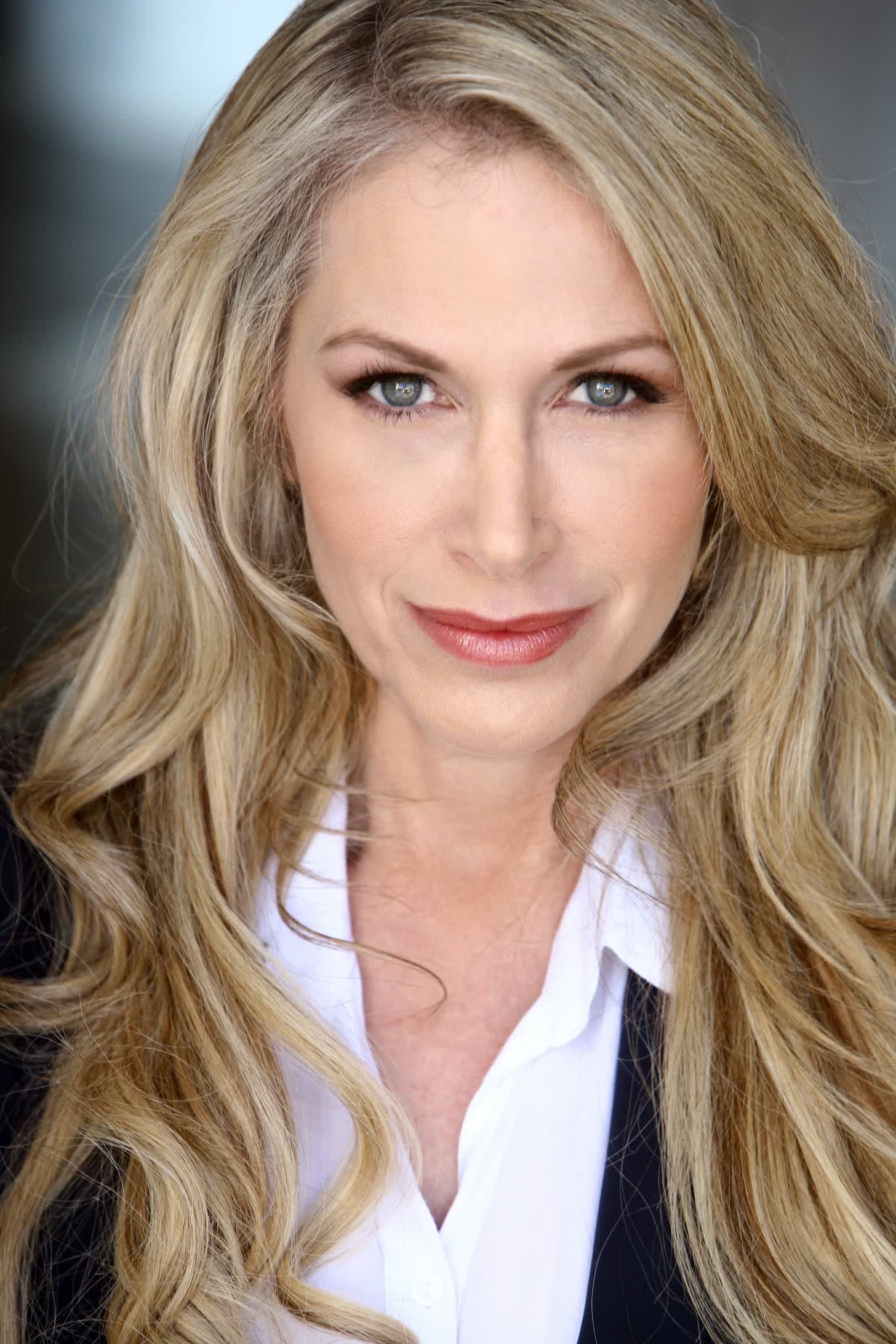 actor Kelly Lynn Gitter large photo