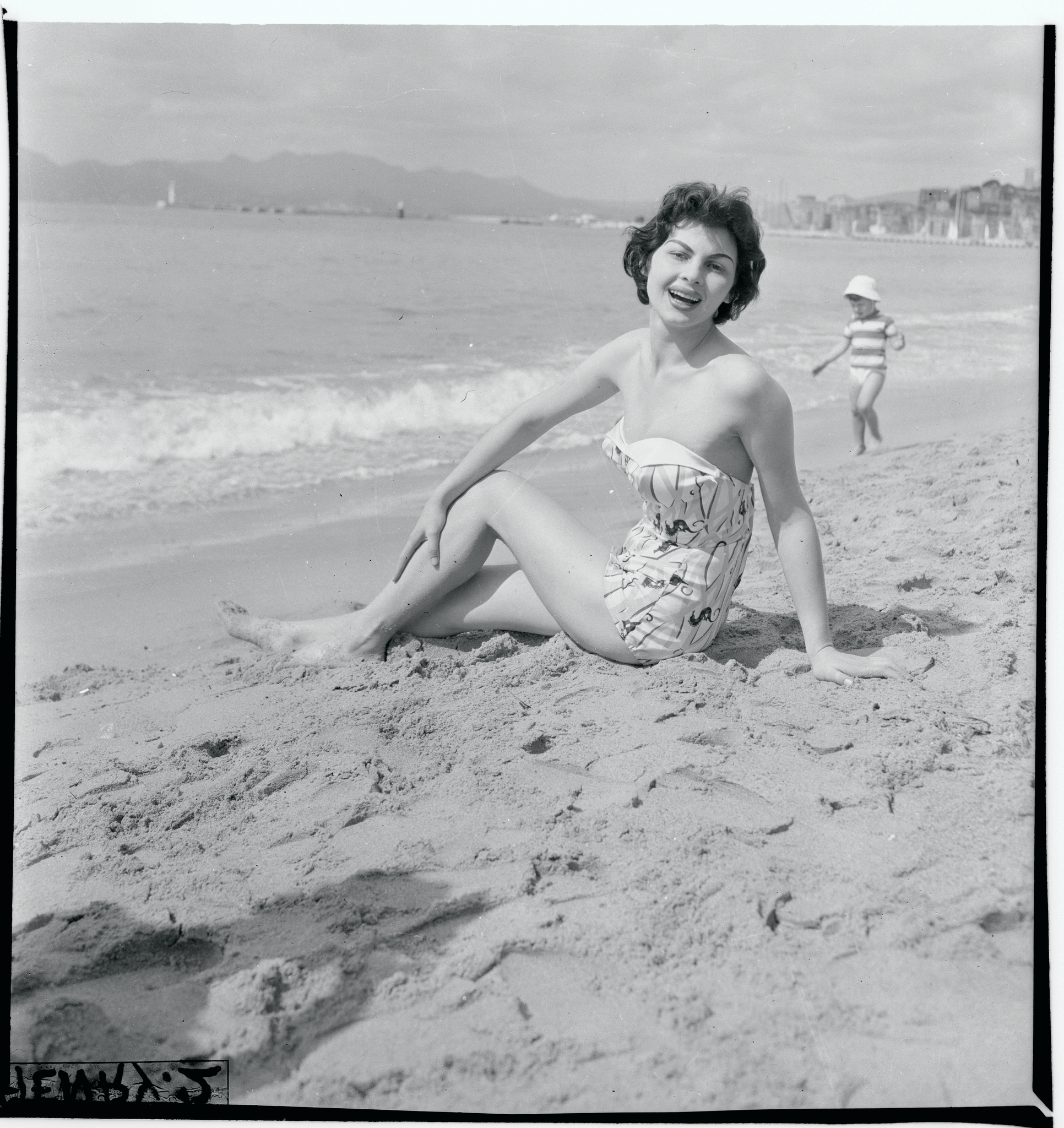 actor Nadja Regin large photo