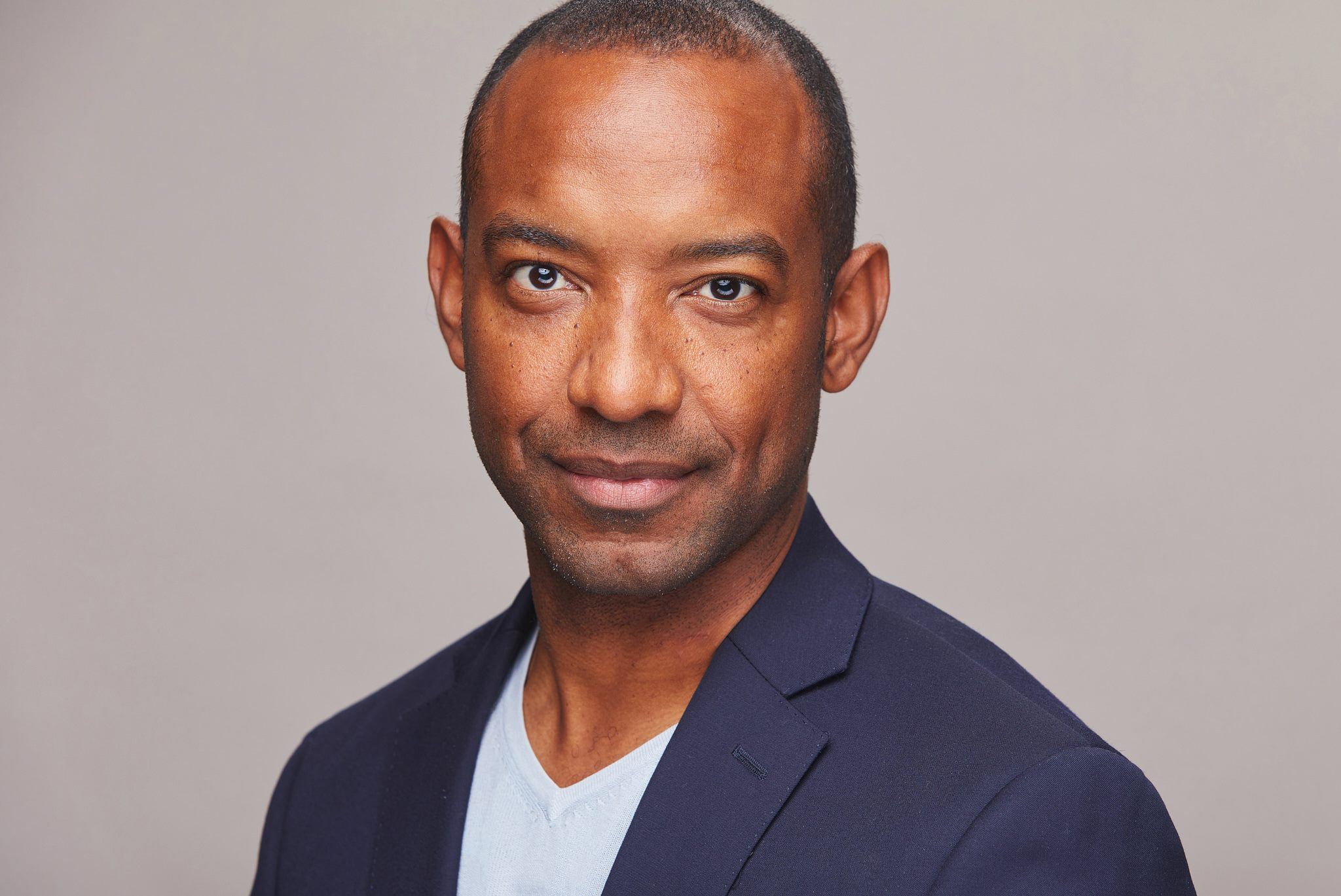 actor Joel Gordon large photo