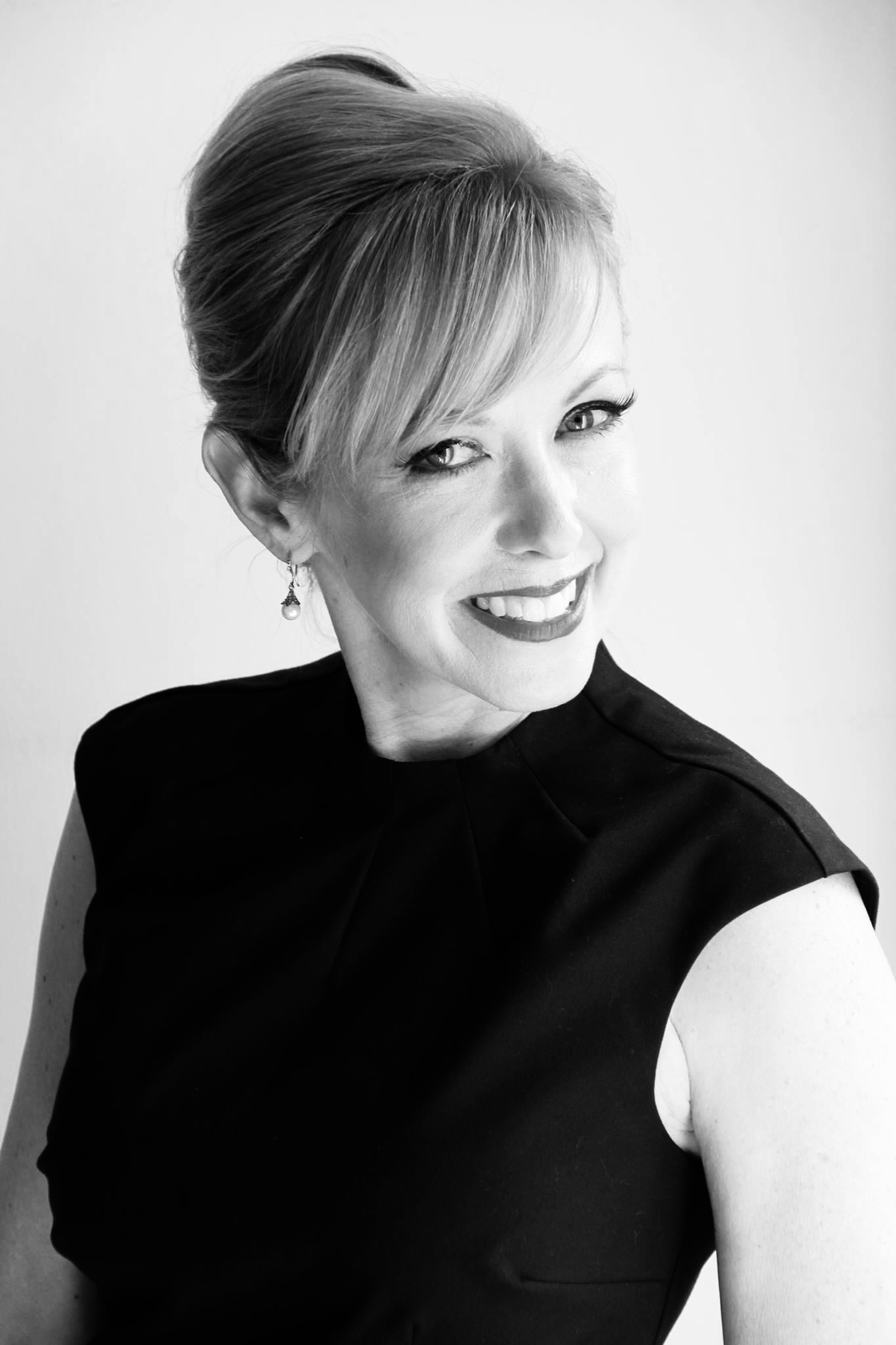 actor Dara McGarry large photo