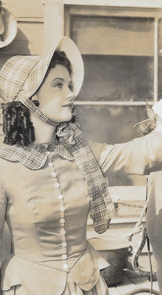 actor Linda Perry large photo