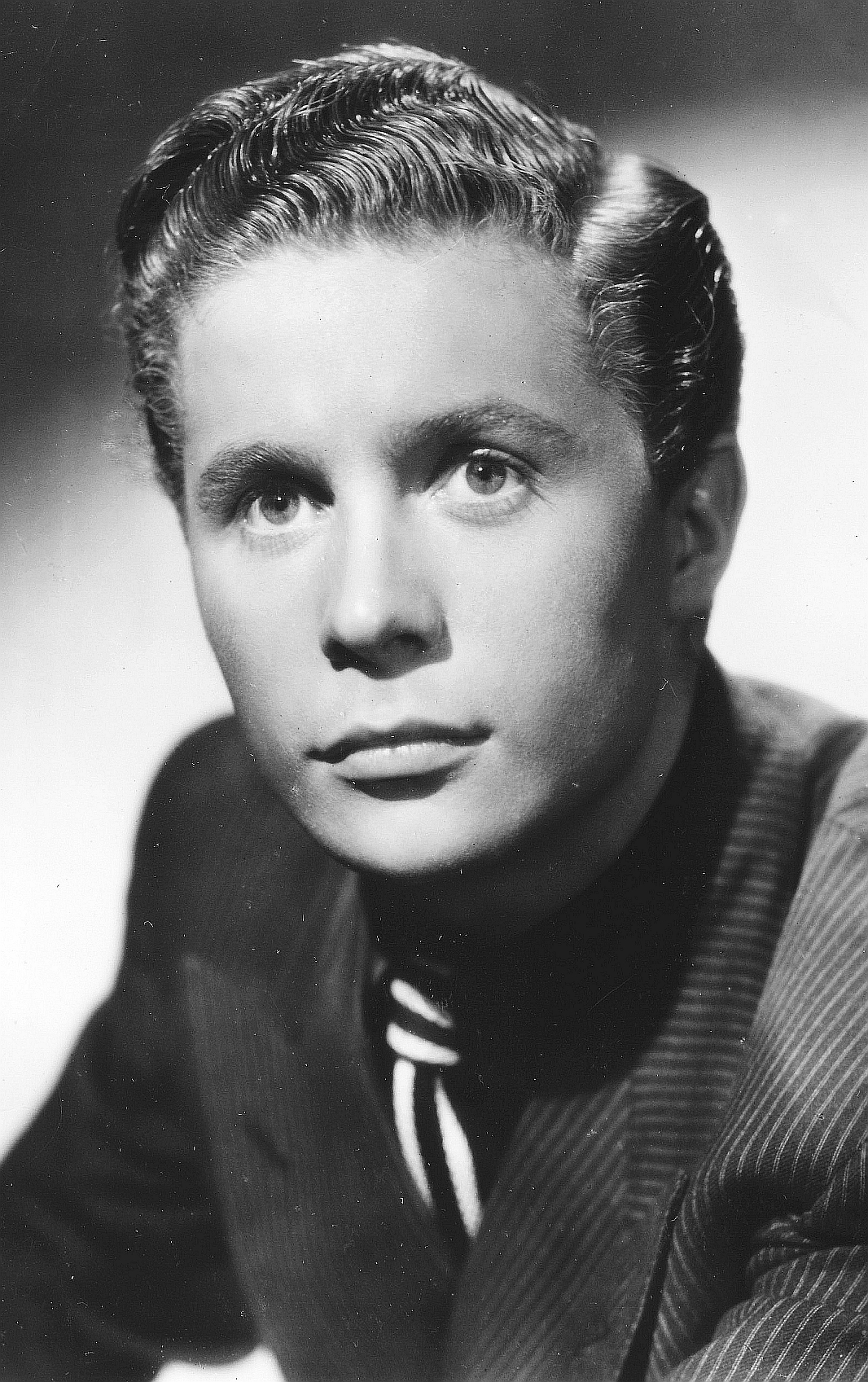 actor James Kenney large photo