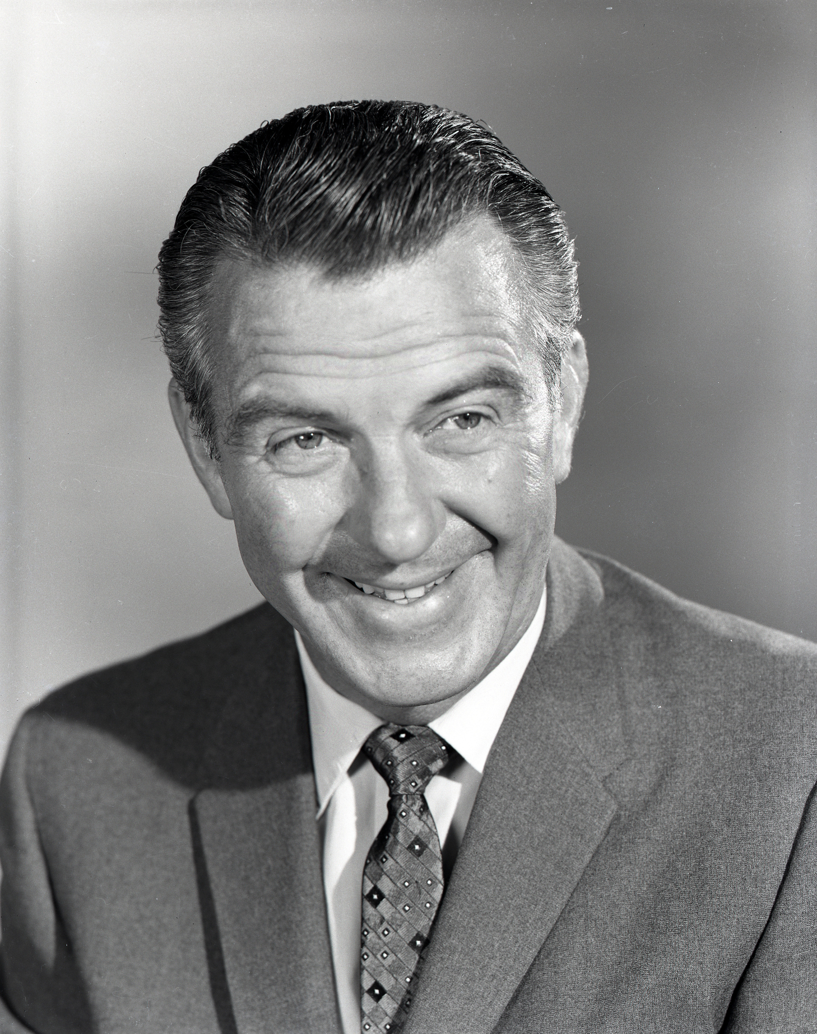 actor Hugh Beaumont large photo