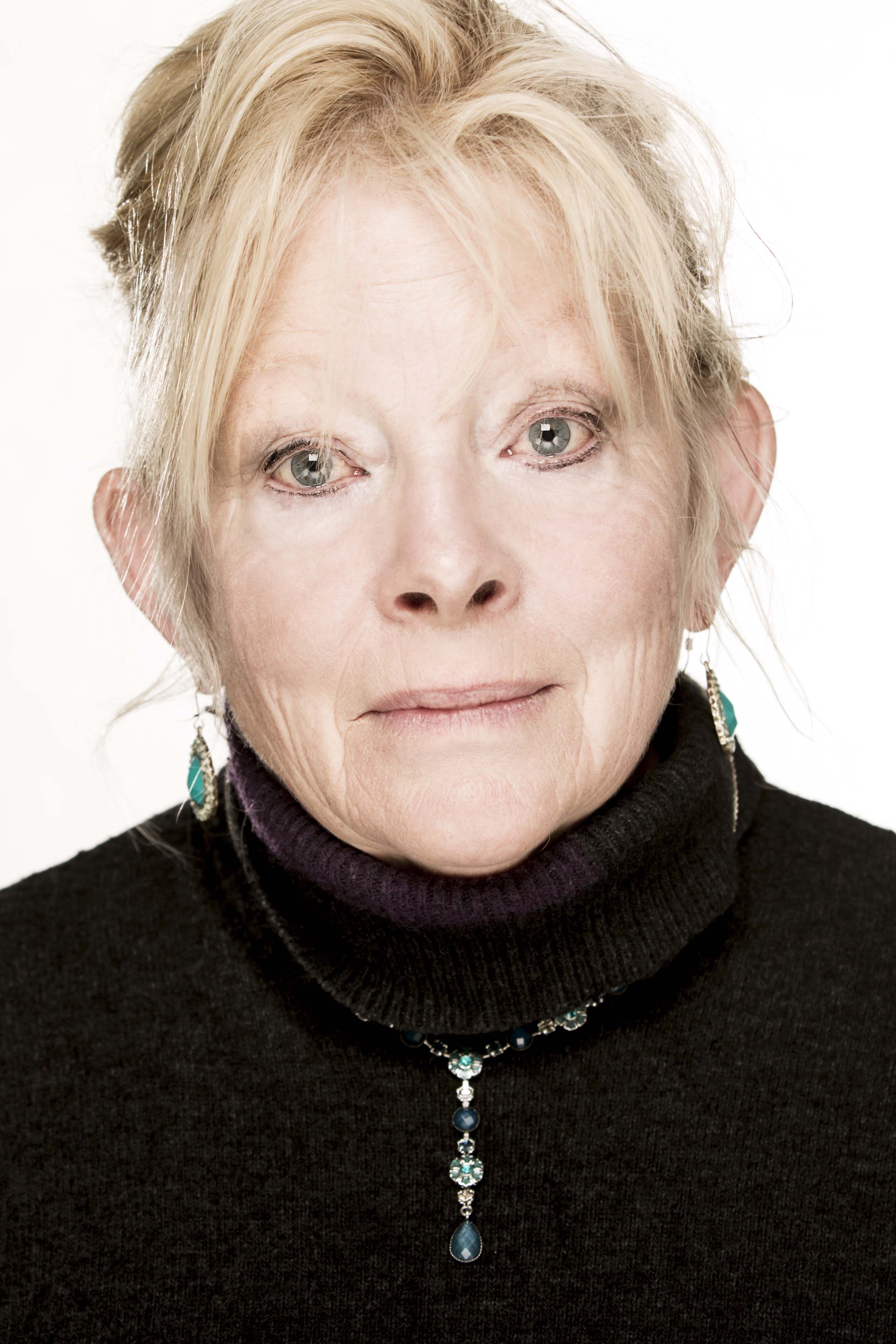 actor Anna Calder-Marshall large photo