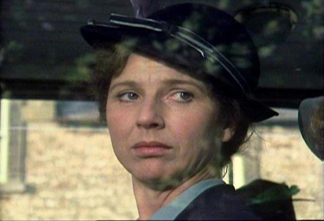 actor Fiona Walker large photo