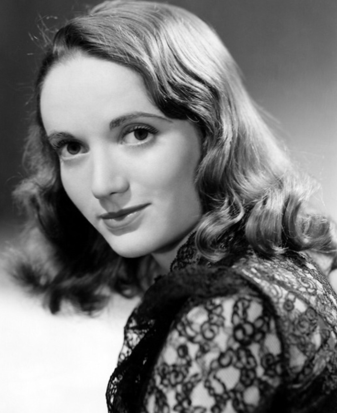 actor Olive Deering large photo