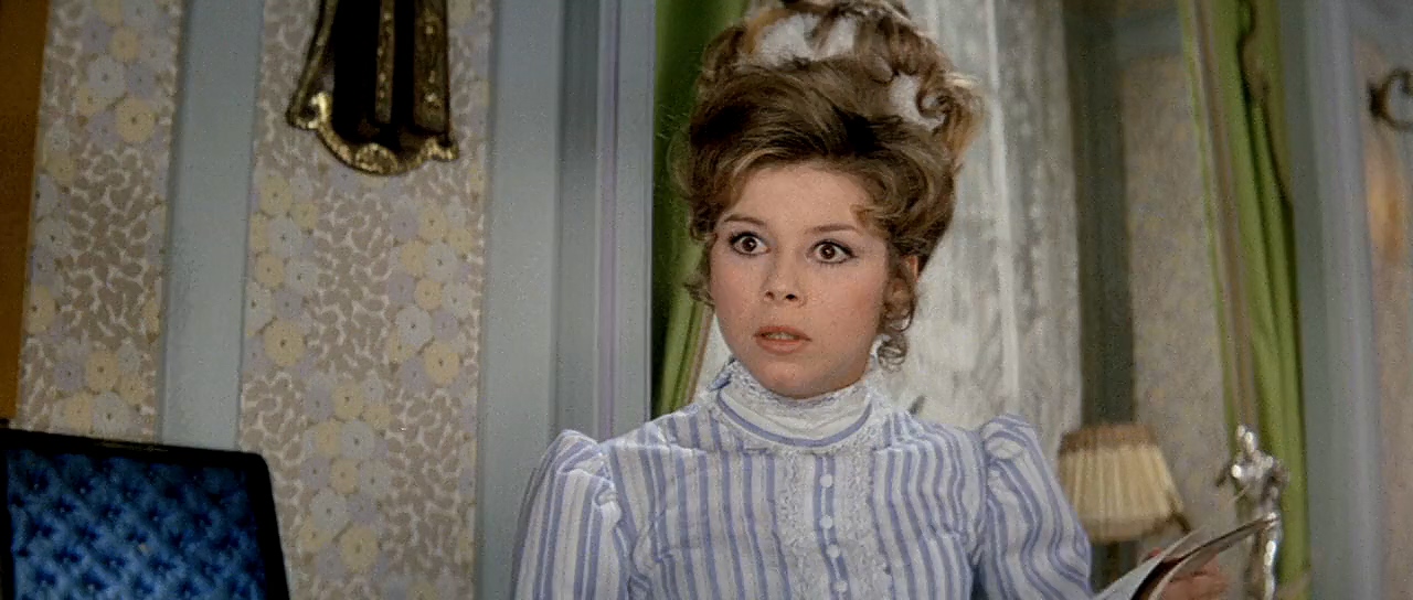 actor Martine Kelly large photo