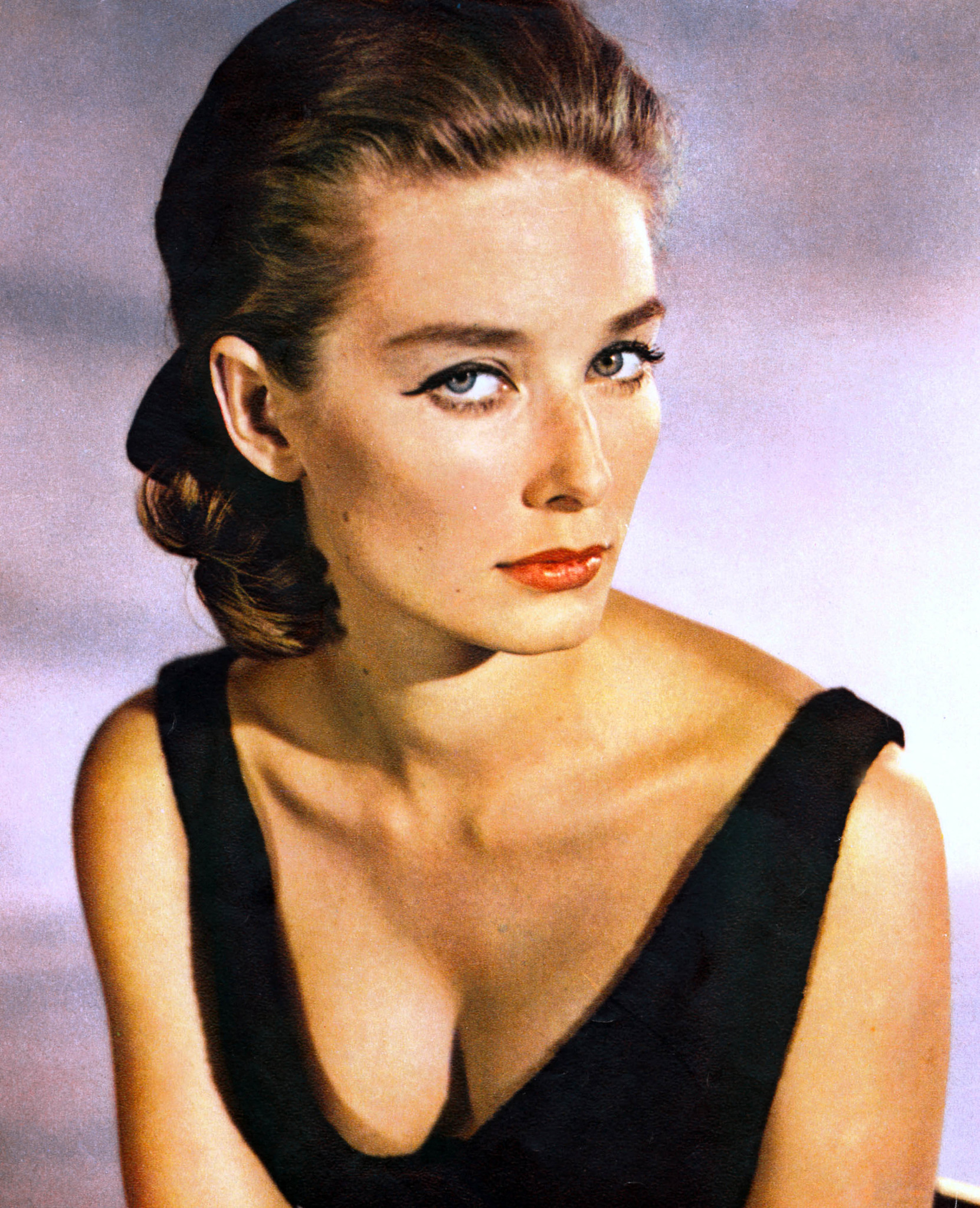 actor Tania Mallet large photo