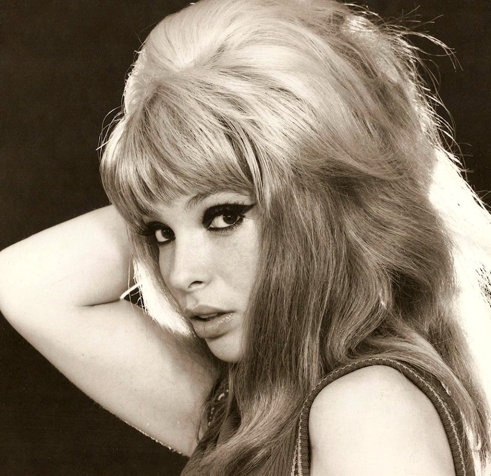 actor Thelma Tixou large photo