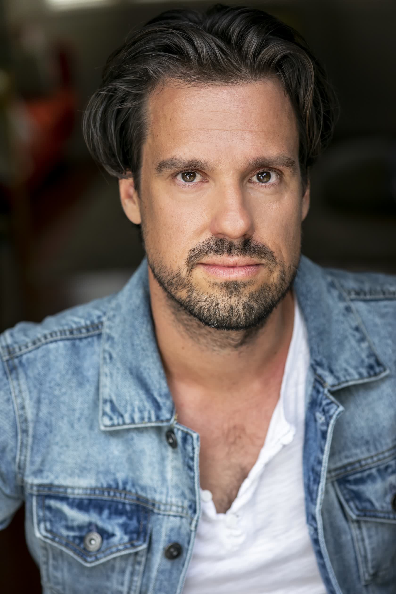 actor Robert Jozinovic large photo