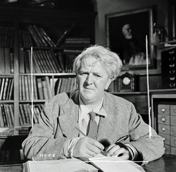 actor Joseph Tomelty large photo