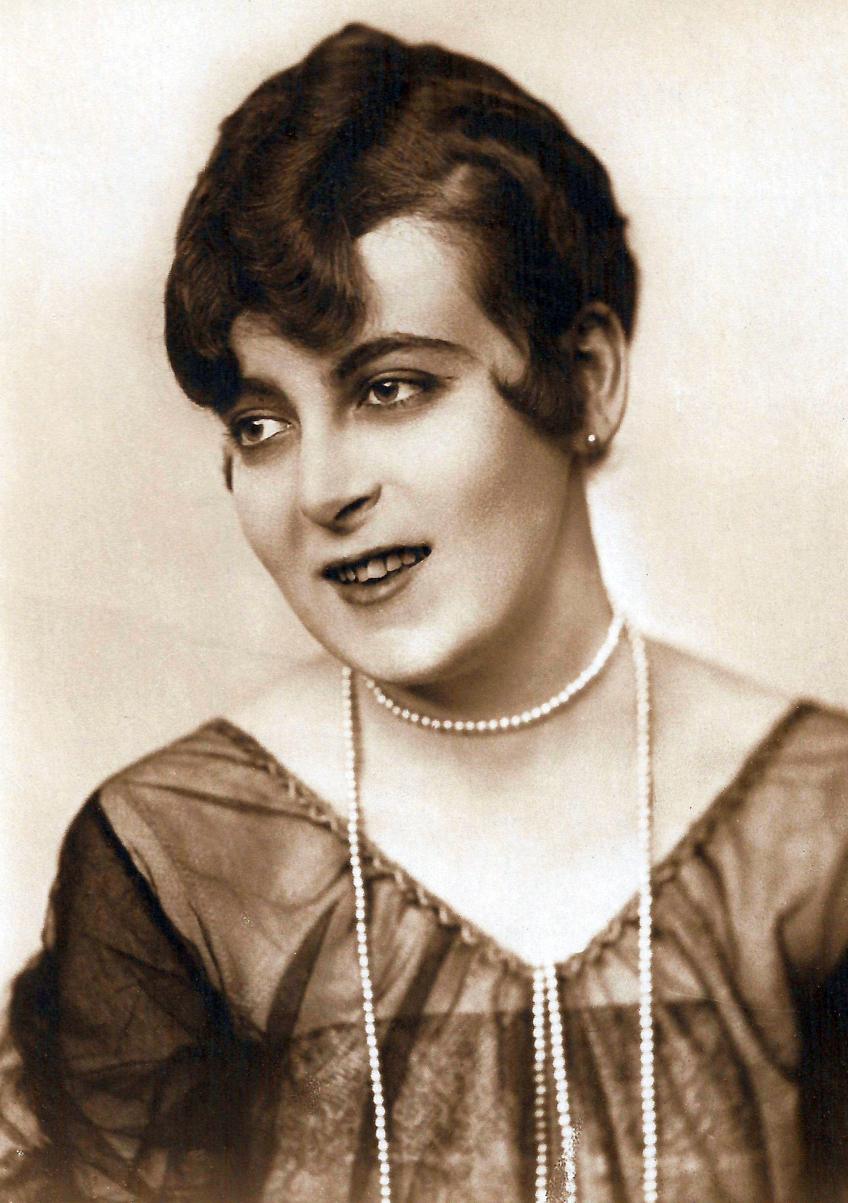 actor Edith Meller large photo