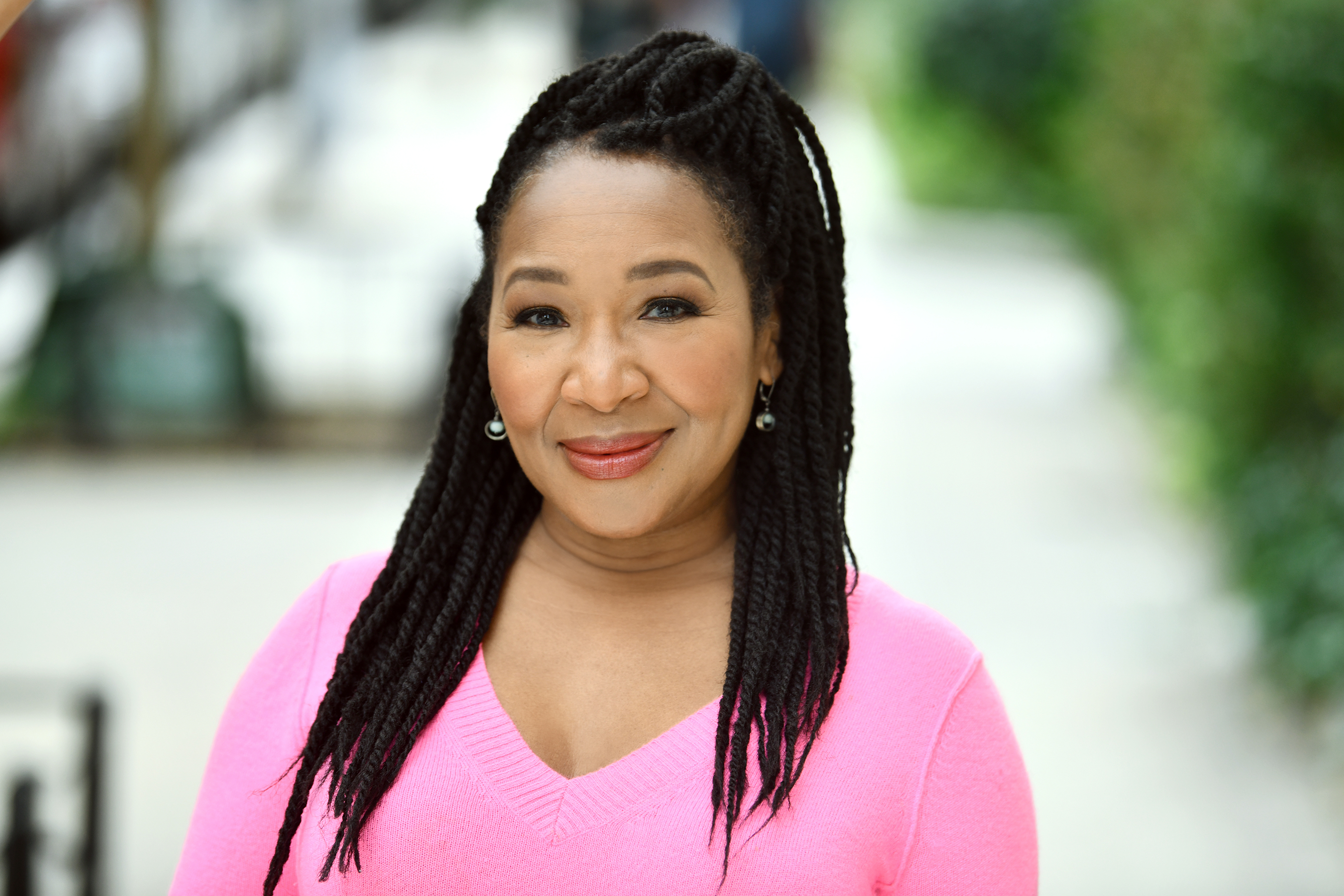 actor Andrea Frierson large photo