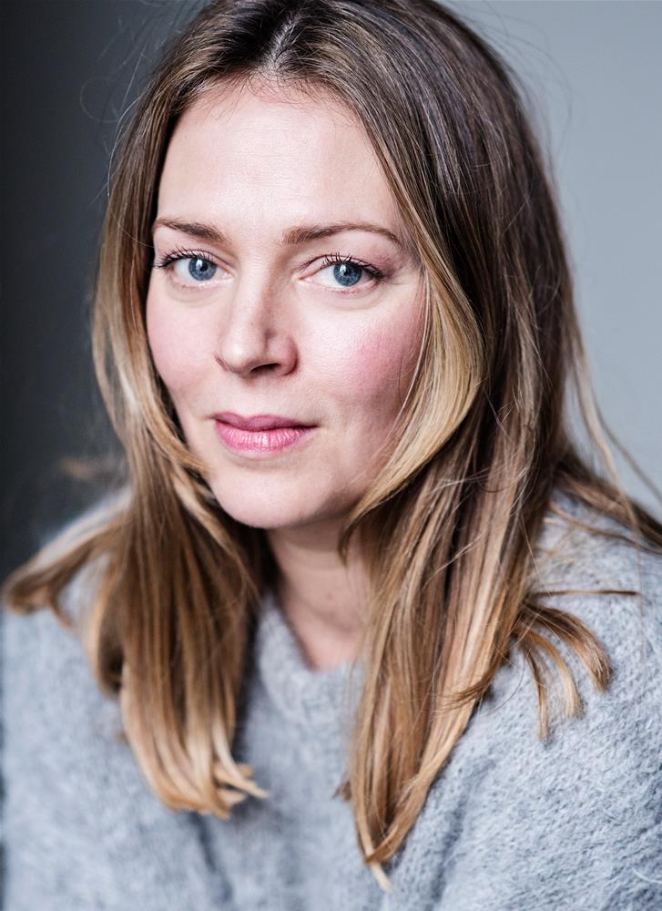 actor Daisy Beaumont large photo