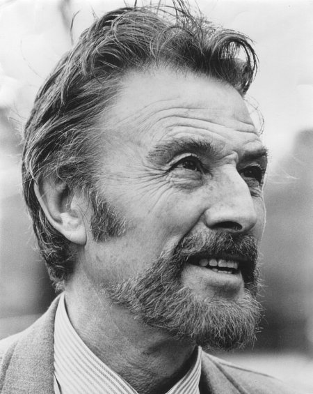 actor Jack Gwillim large photo