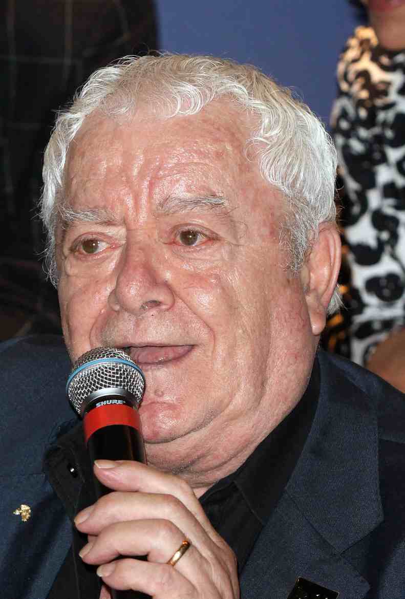 actor Mario Donatone large photo