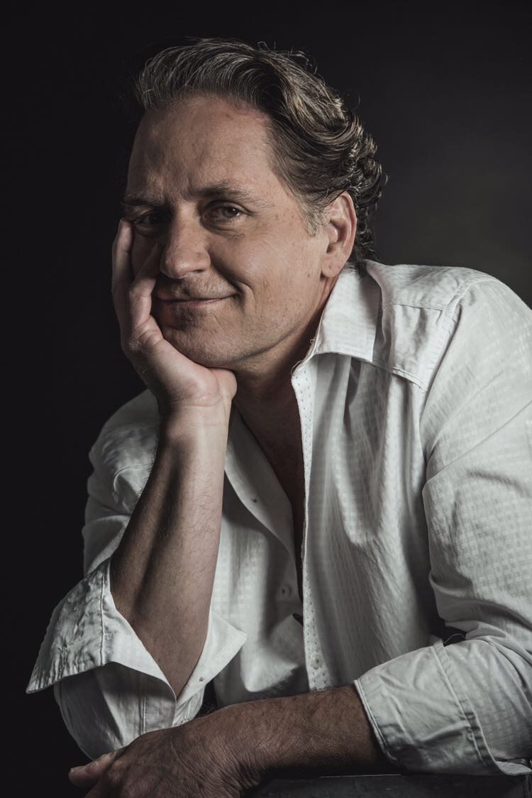 actor Guy Ecker large photo