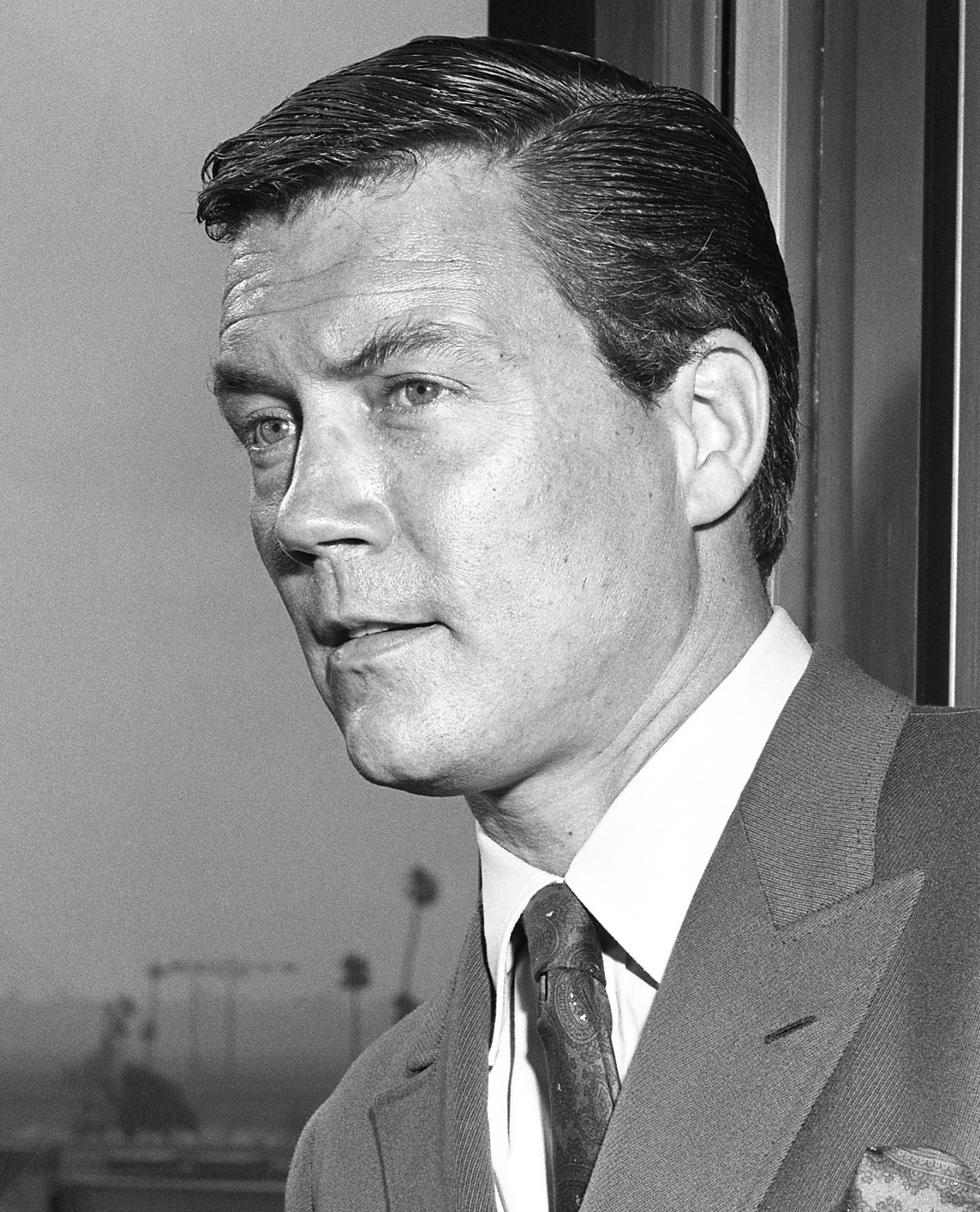 actor Roger Smith large photo