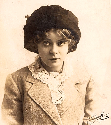 actor Daphne Pollard large photo