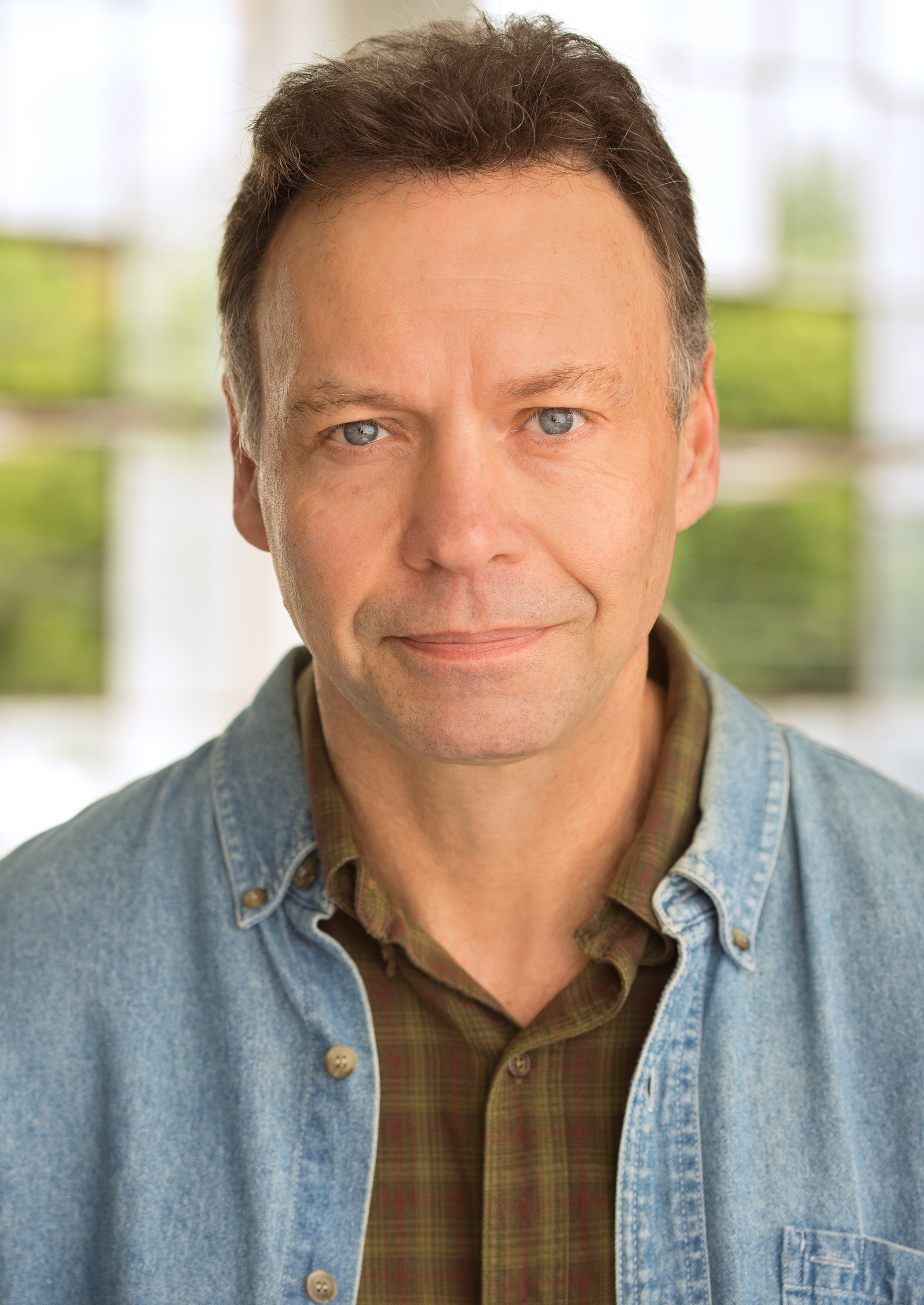 actor Roger Hewlett large photo