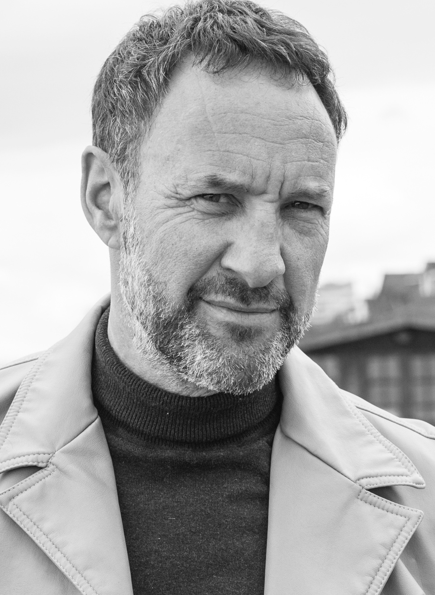 actor Julian Sims large photo