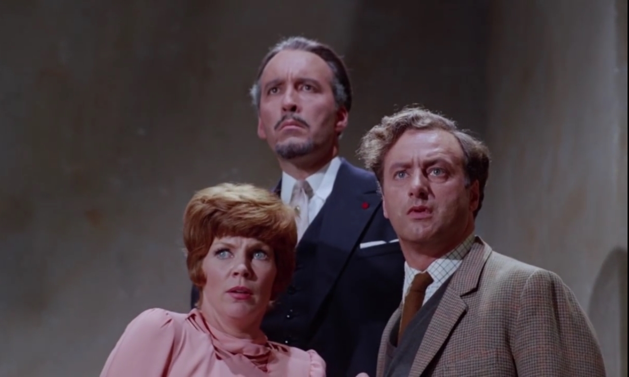 actor Sarah Lawson large photo