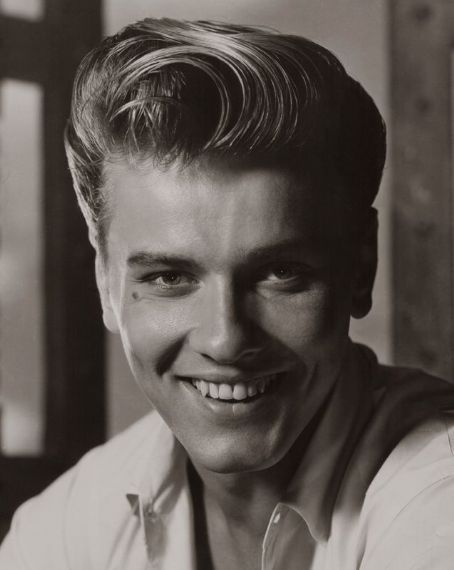 actor Richard Davalos large photo