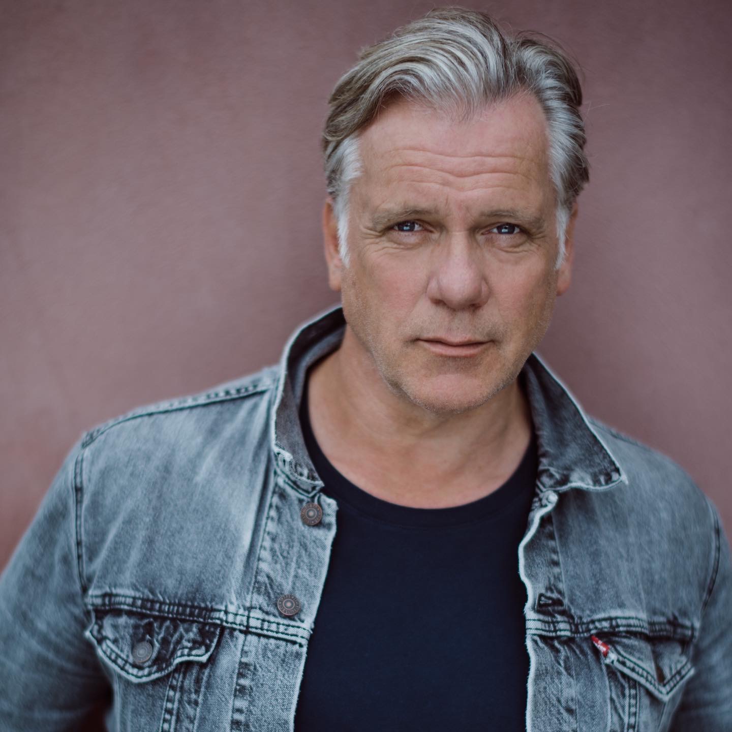 actor Erik Thomson large photo