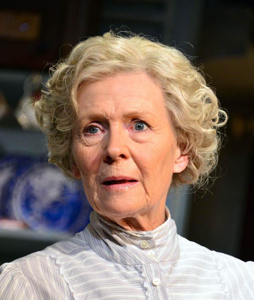 actor Angela Thorne large photo