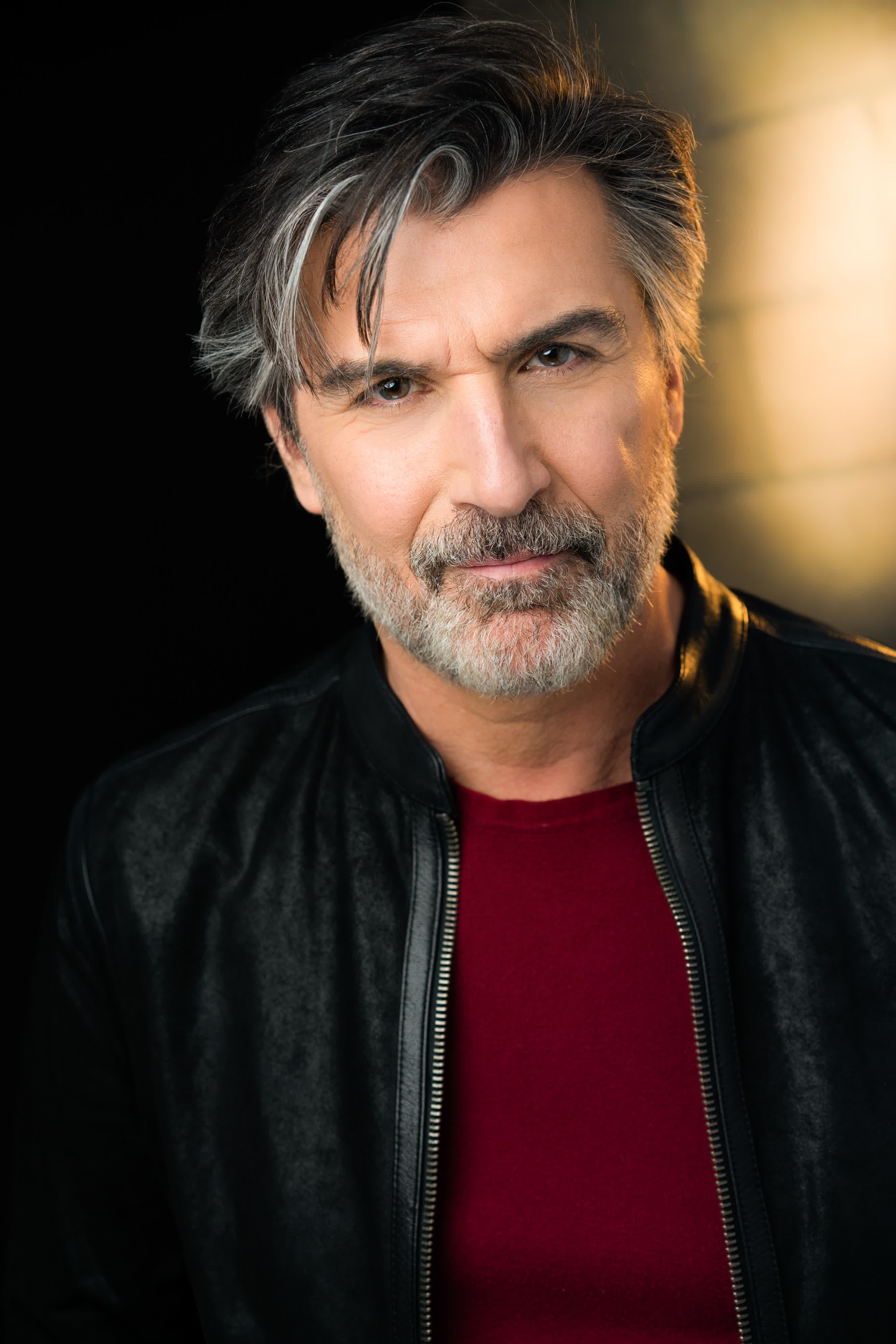 actor Vincent Irizarry large photo