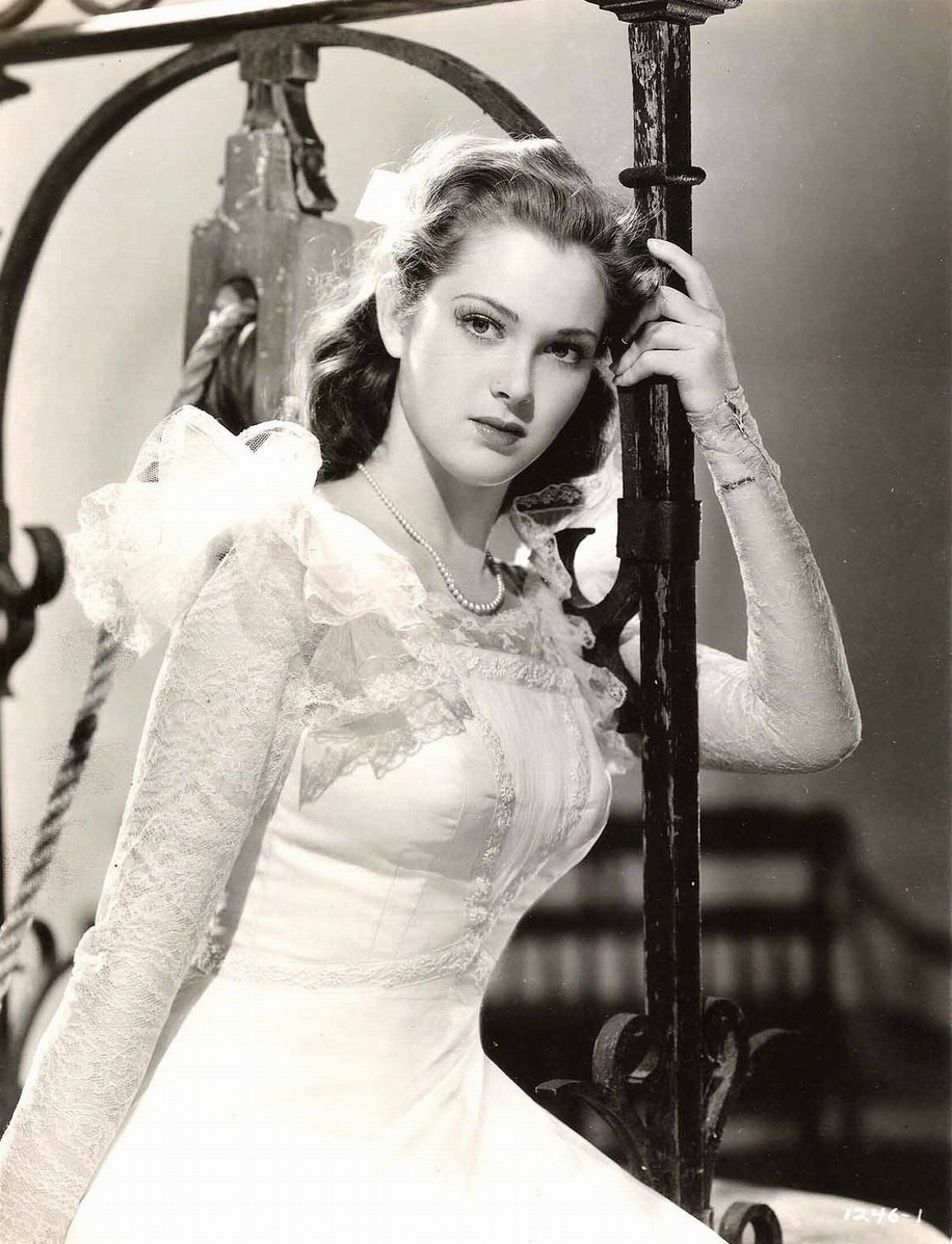 actor Frances Rafferty large photo