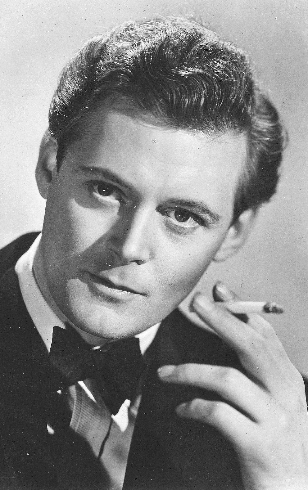 actor Emrys Jones large photo