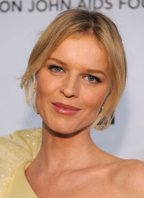actor Eva Herzigova large photo