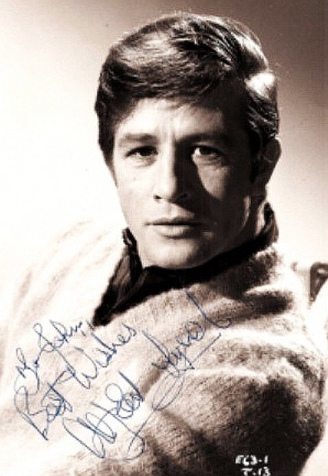 actor Alfred Lynch large photo