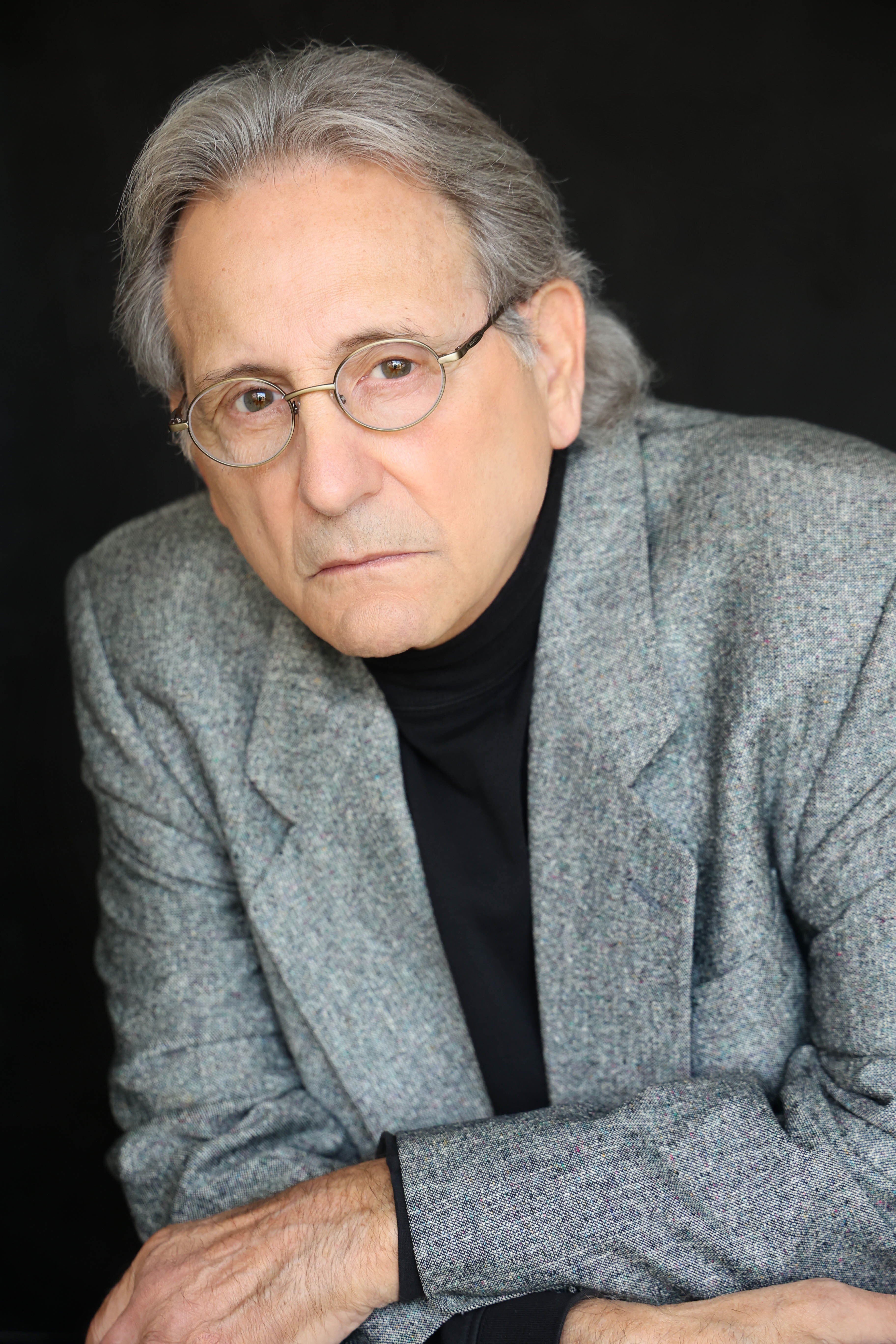 actor Dominic Oliver large photo