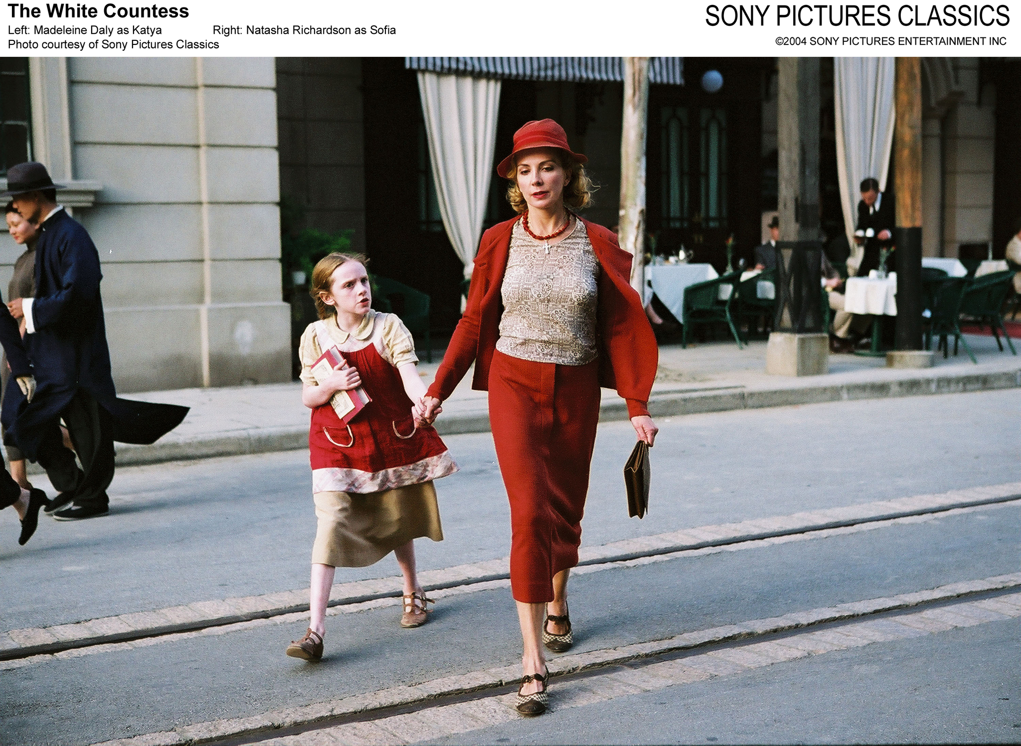 actor Madeleine Daly large photo