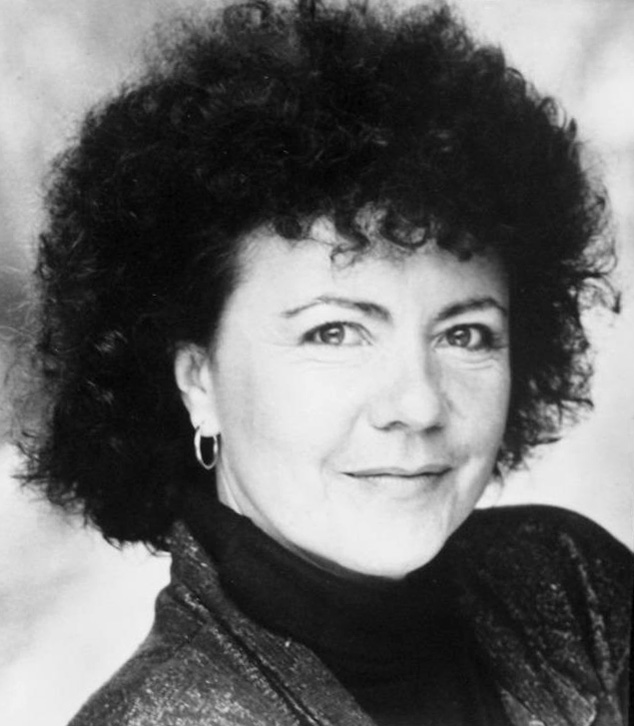 actor Anna Keaveney large photo