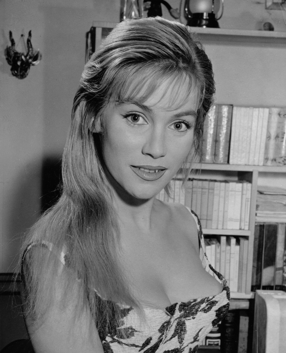 actor Estella Blain large photo