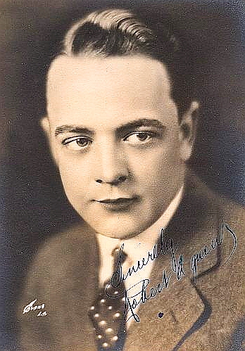 actor Robert Agnew large photo