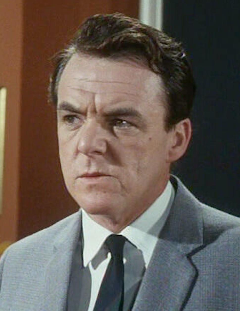 actor Victor Maddern large photo