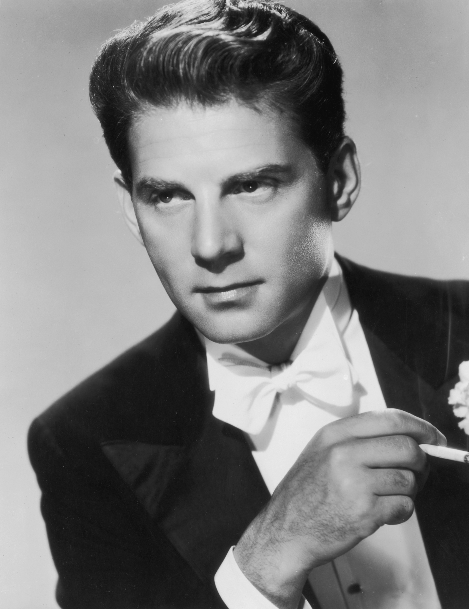 actor Jean-Pierre Aumont large photo