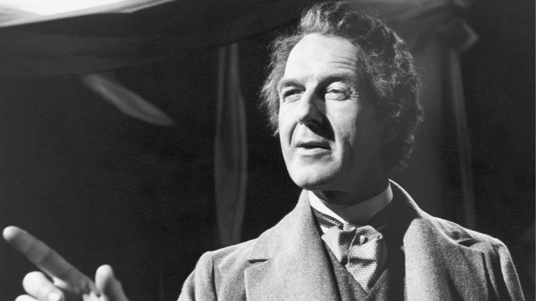 actor Robert Christie large photo