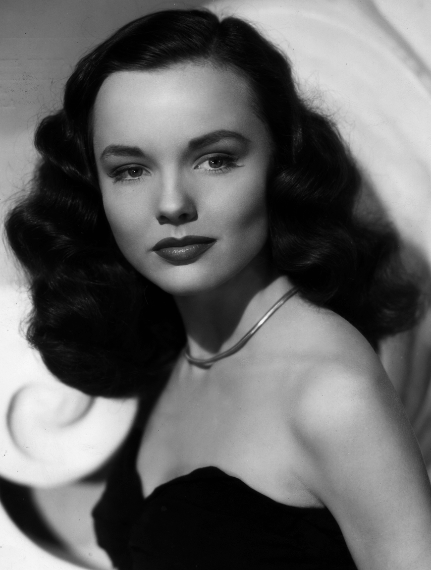 actor Wanda Hendrix large photo