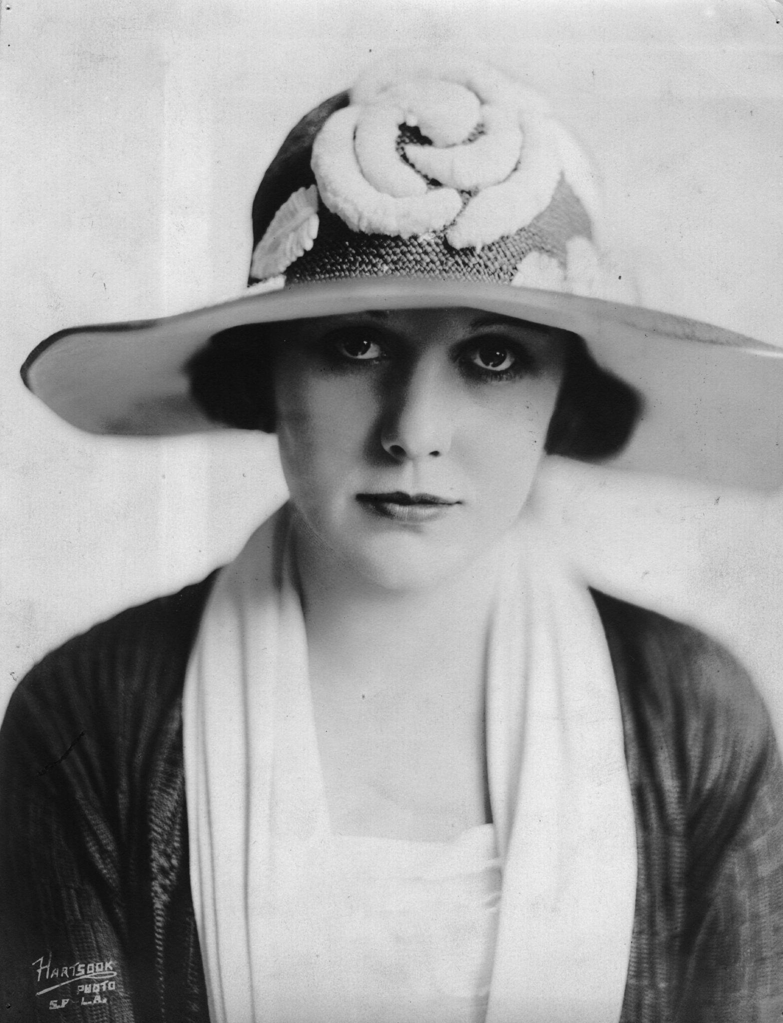 actor Edna Purviance large photo