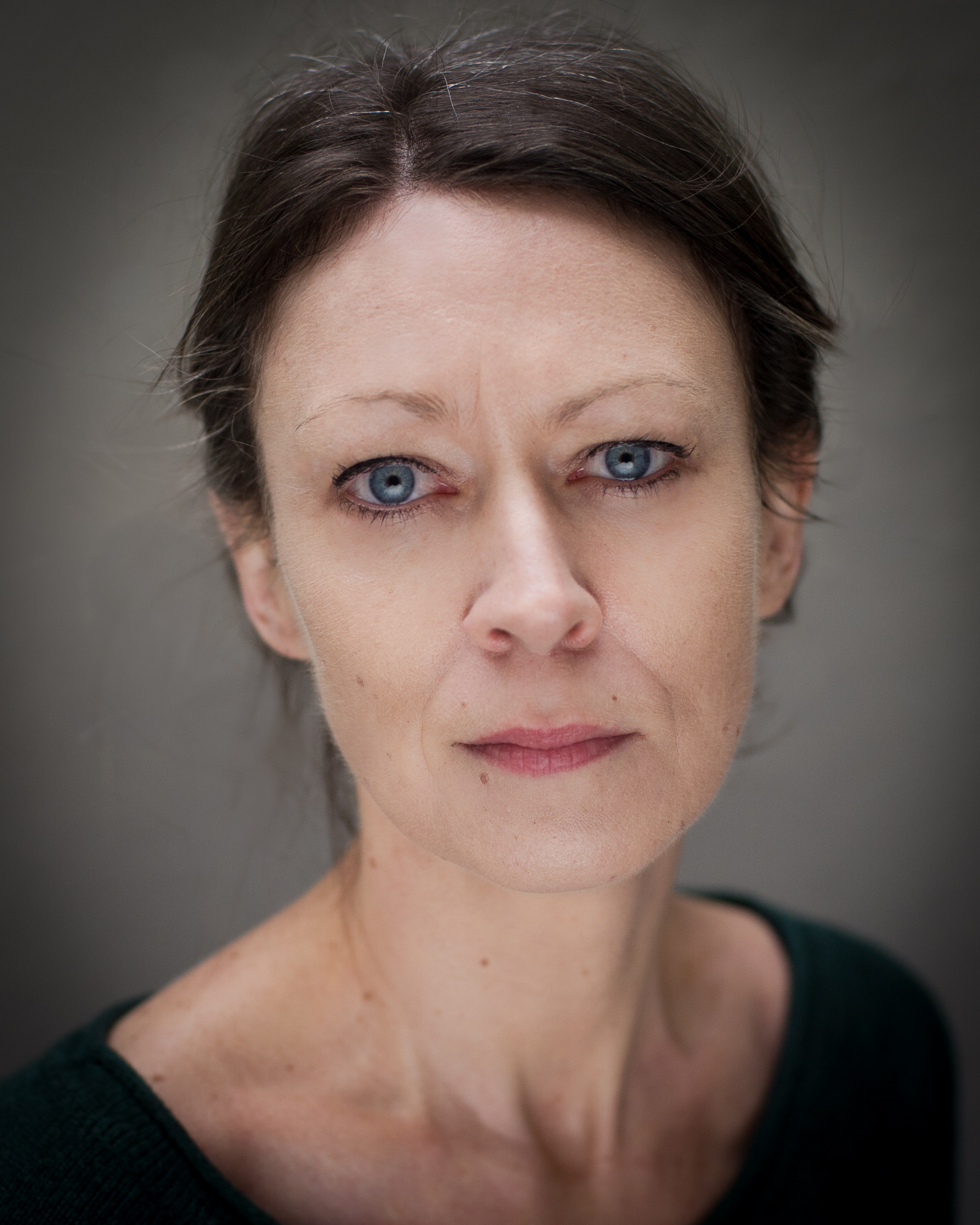 actor Pauline Turner large photo