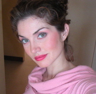 actor Elena Lyons large photo